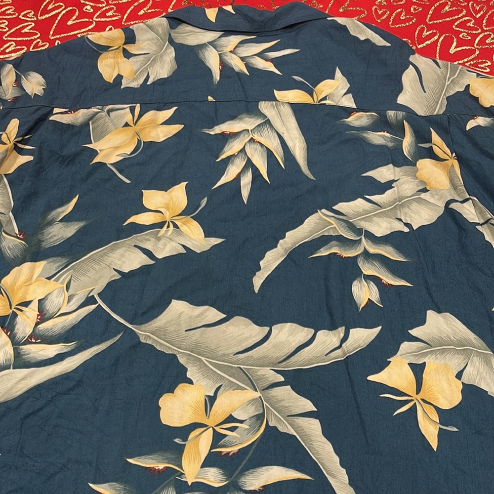 Tommy Bahama Men’s Beautiful Camp Shirt. Mint Condition - Picture 6 of 6